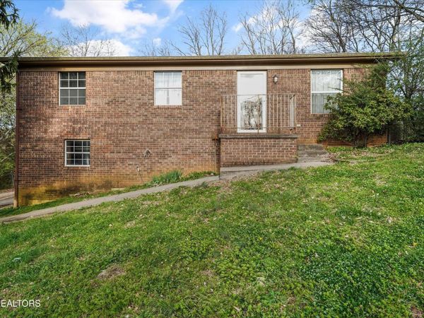 586 Randolph Drive , Morristown, TN 37813