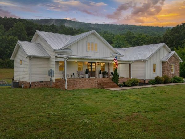 6866 Daus Mountain Road , Whitwell, TN 37397