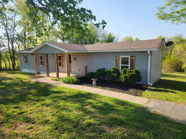 495 Gammons Ln , Hartsville, TN 37074