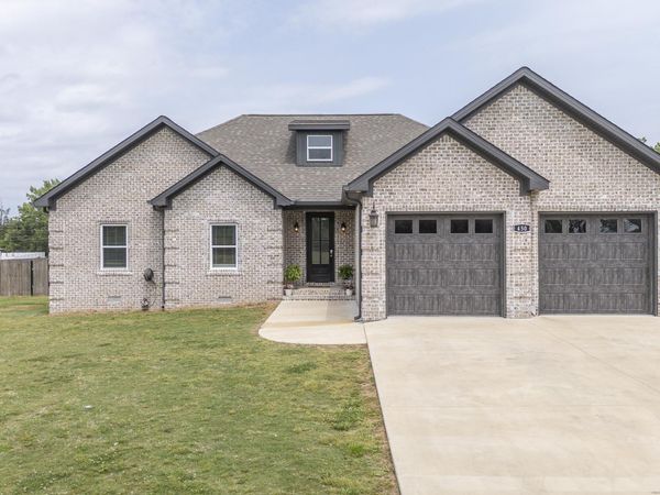 450 CORDOVA CV , Savannah, TN 38372