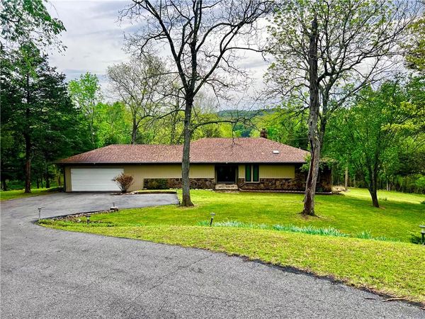 27 Horseshoe Drive , Holiday Island, AR 72631