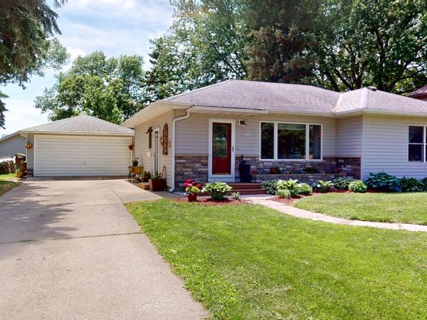 110 Hawthorne Street W, Albert Lea, MN 56007