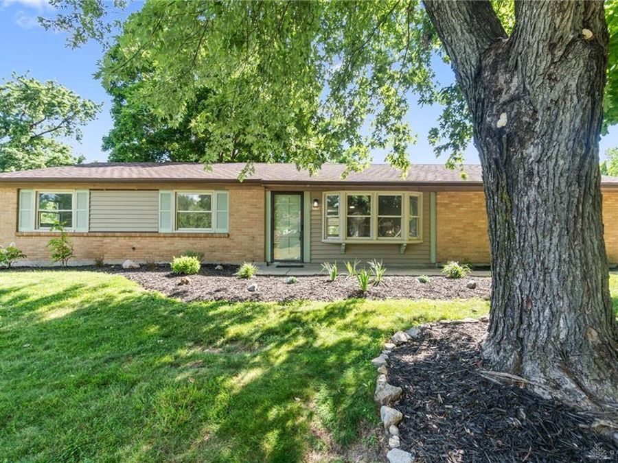2184 Shadowood Circle, Bellbrook, OH 45305 Photo 1