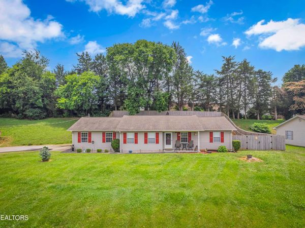 2746 Kentwood , Kodak, TN 37764