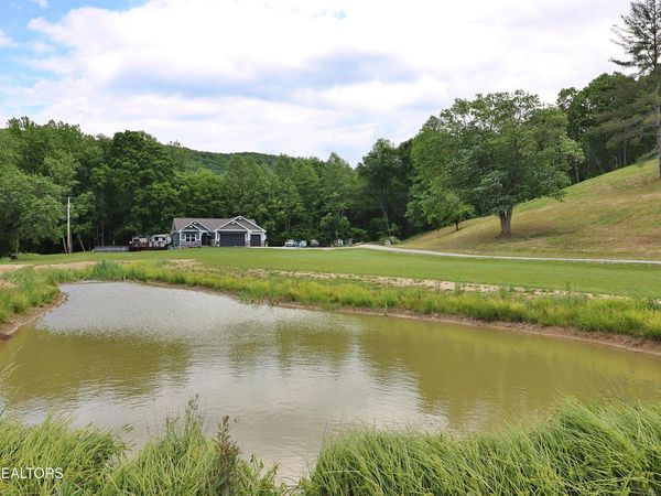 301 Lowin Fields Pvt Rd, Winfield, TN 37892