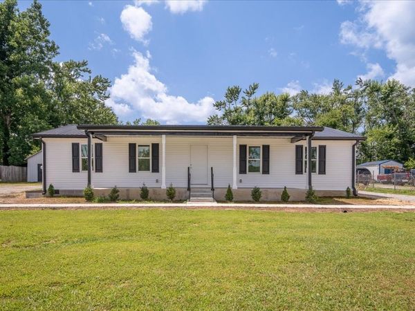 654 W Main St , Hohenwald, TN 38462