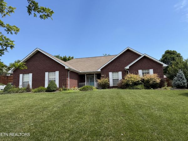 270 Lancaster Drive , Lenoir City, TN 37771