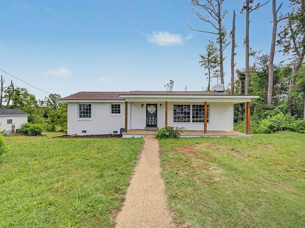 331 PHARR AVE, Selmer, TN 38375