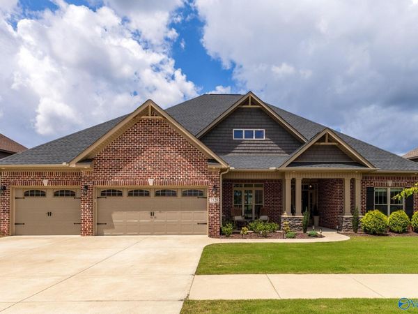 7529 Flint Crossing Circle SE, Owens Cross Roads, AL 35763