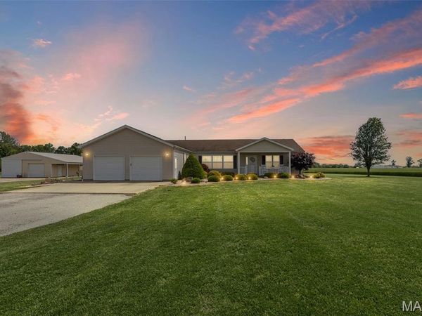 19452 State Route 15 , Nashville, IL 62263