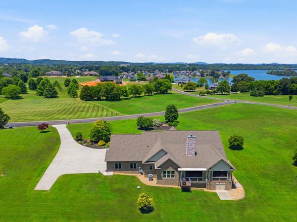 123 Volunteer Boulevard , Vonore, TN 37885
