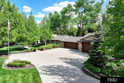 805 Ridgewood Avenue, Omaha, NE 68114
