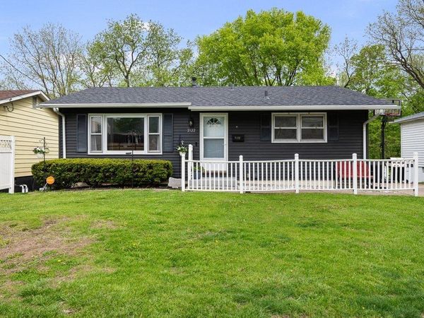 2122 Cody Street , Bettendorf, IA 52722