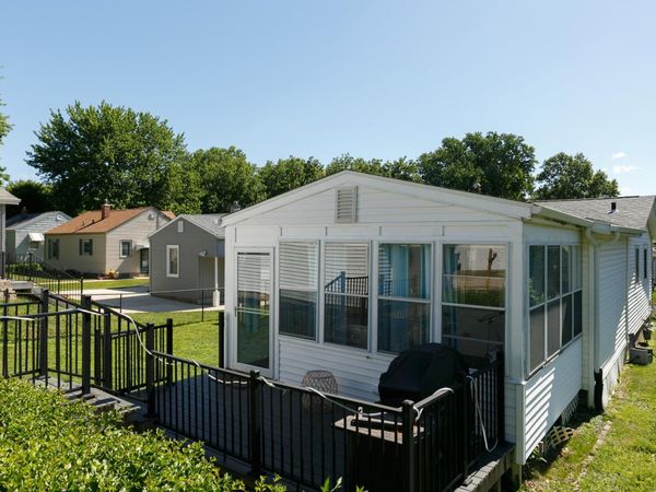 636 28th Street , Bettendorf, IA 52722