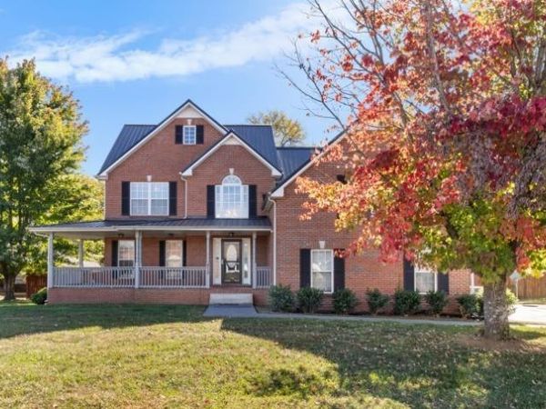 810 Fire Break Dr , Clarksville, TN 37040