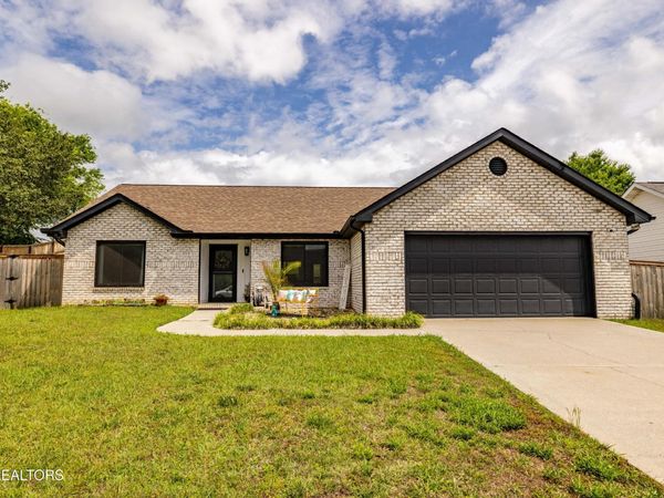 103 Rouen Court , Maryville, TN 37801