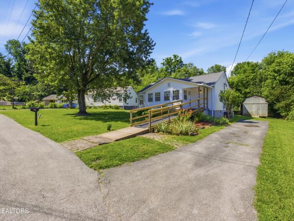 212 Sunset Drive , Harriman, TN 37748