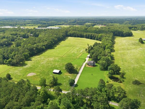 1955 Trace Creek Road , Mc Ewen, TN 37101