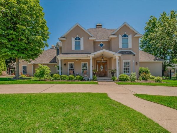 4 W Colonial Drive , Rogers, AR 72758