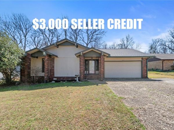 2212 W Tulsa Street , Siloam Springs, AR 72761