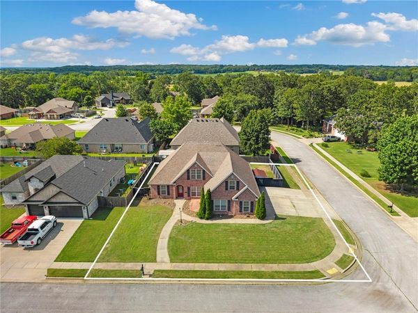 1690 Colonel Bartow Drive , Prairie Grove, AR 72753