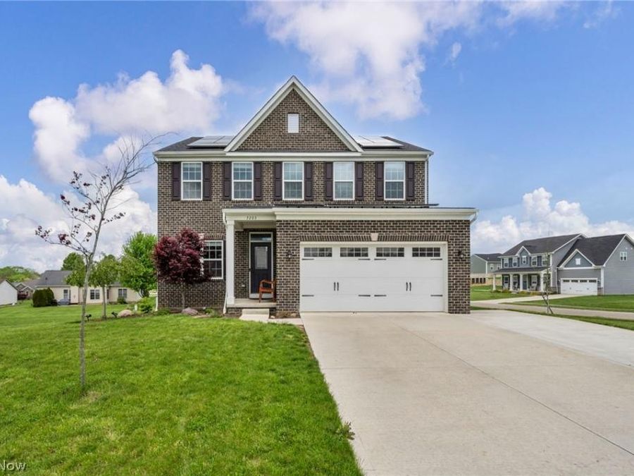 7203 Stonegate Circle NE, Canton, OH 44721 Photo 1