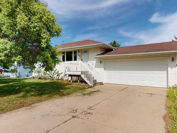 107 9th Avenue NE, Dodge Center, MN 55927