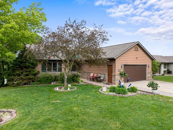 430 2nd Street SE, Plainview, MN 55964