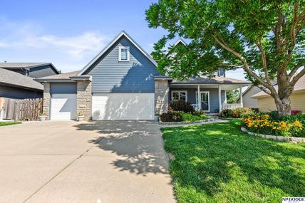 17232 S Creek Circle, Omaha, NE 68136