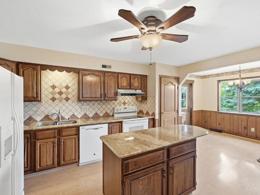 4290 Marcrest Drive, Cincinnati, OH 45211 Photo 2