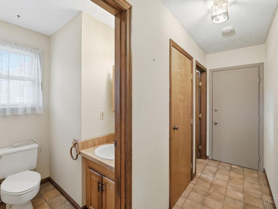 4290 Marcrest Drive, Cincinnati, OH 45211 Photo 41