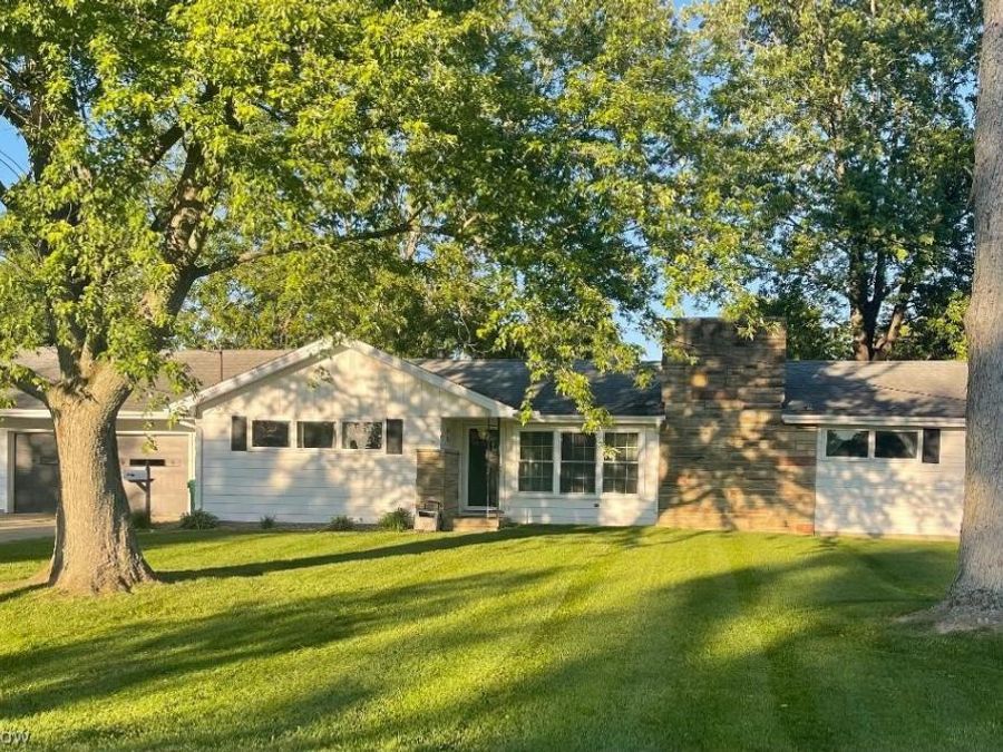 230 S Elm , Jefferson, OH 44047 Photo 1