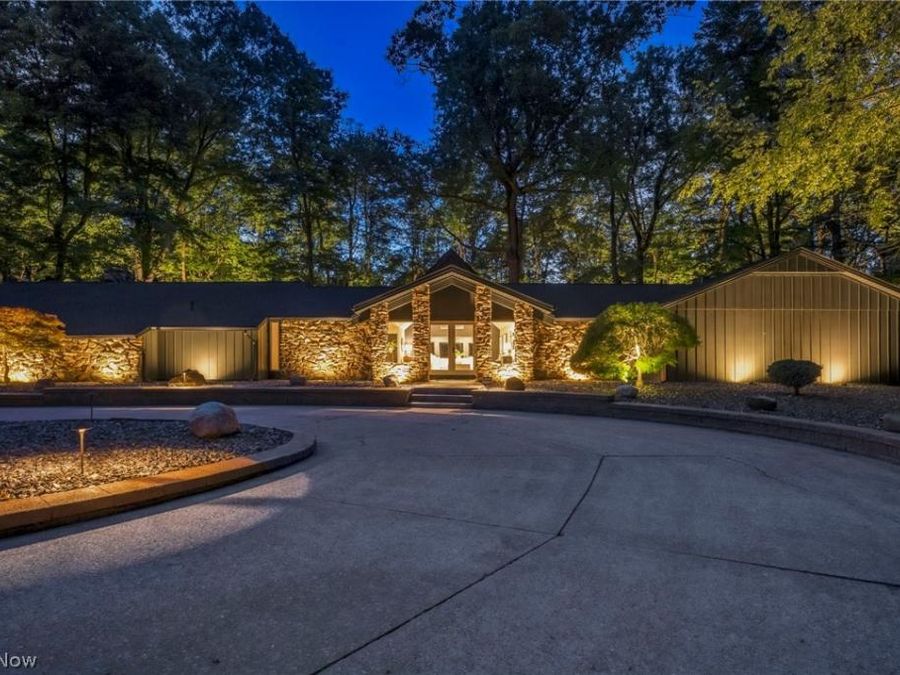 11860 Ridgecliff Circle , Strongsville, OH 44136 Photo 1