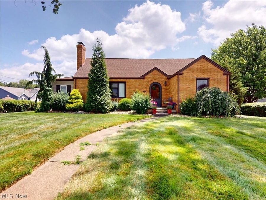 2414 Lakeside Avenue NW, Canton, OH 44708 Photo 1