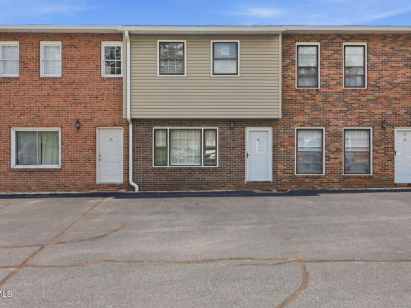 3539 Netherland Inn Road, Unit 9, Kingsport, TN 37660