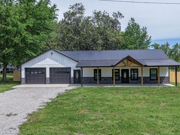 236 W Fourth Ave , Lobelville, TN 37097
