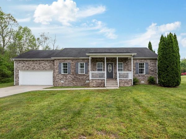 202 Parkside Ln , Burns, TN 37029