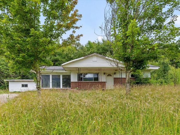 145 Pecan Street , Whitwell, TN 37397