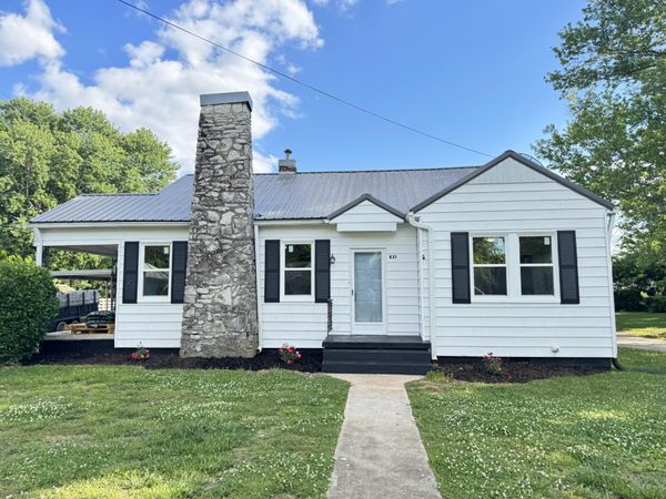 521 1st St , Lawrenceburg, TN 38464