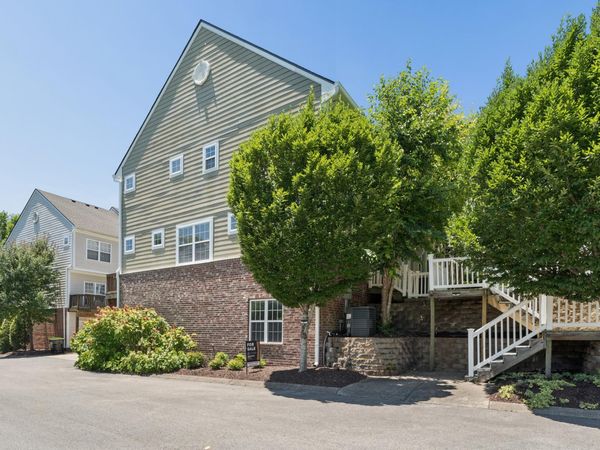 531 Saint Jules Ln , Nashville, TN 37211