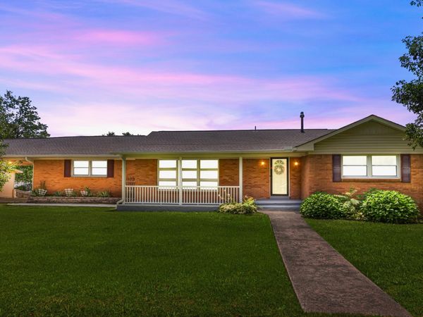 124 W Brooklyn St , Linden, TN 37096