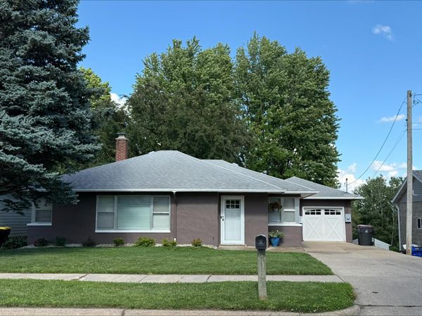 435 4th Street SW, Plainview, MN 55964