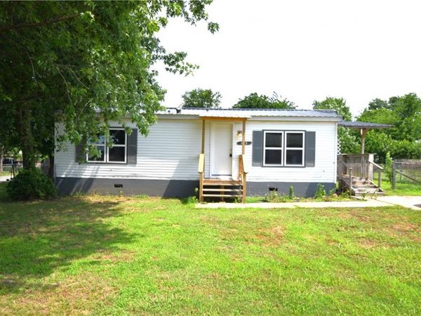 413 W Willow Street , Stilwell, OK 74960