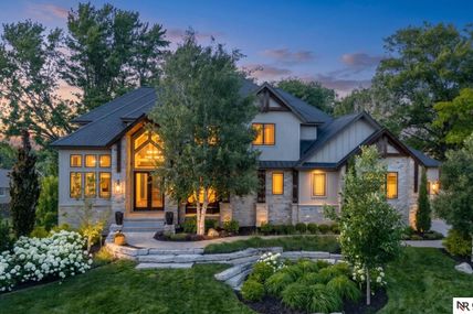 9414 Davenport Street, Omaha, NE 68114