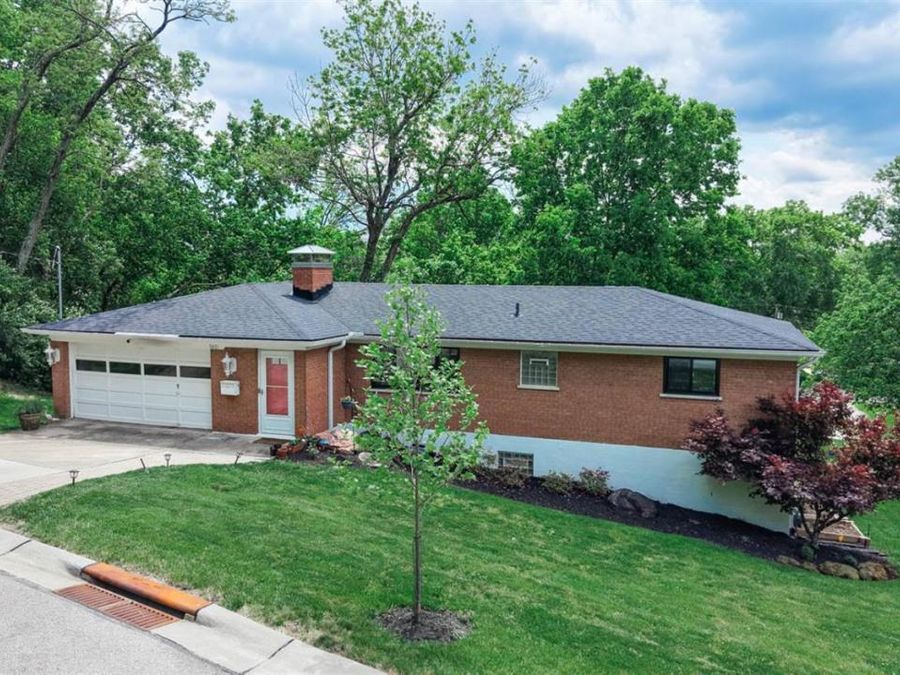 5801 Maphet Street, Columbia Township, OH 45227 Photo 2