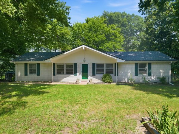 304 Cedarview Dr , Dickson, TN 37055