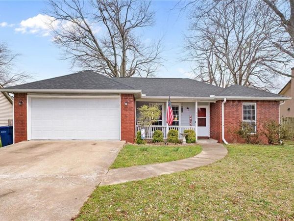 307 Glenwood Place , Siloam Springs, AR 72761