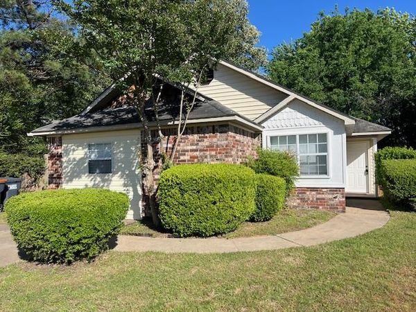 1006 University Drive , Russellville, AR 72801