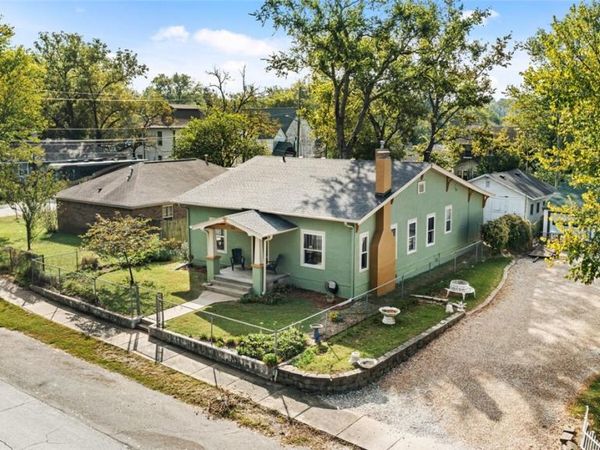 210 Ashley Street , Siloam Springs, AR 72761