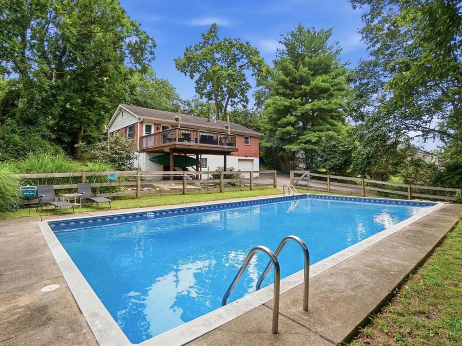 6038 Stanhill Court, Cincinnati, OH 45230 Photo 2